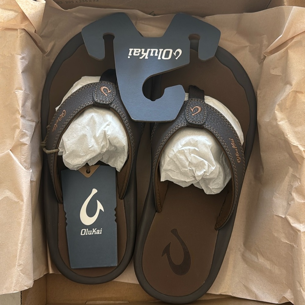 Olukai NWT men’s 7 Ohana Dark Java sandal/flipflop